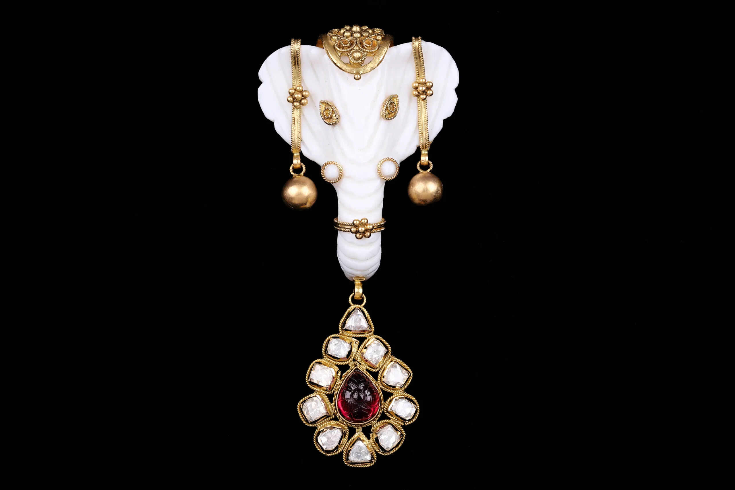 Read more about the article Ways To Wear Men’s Jewellery To Look Perfect In All Outfits